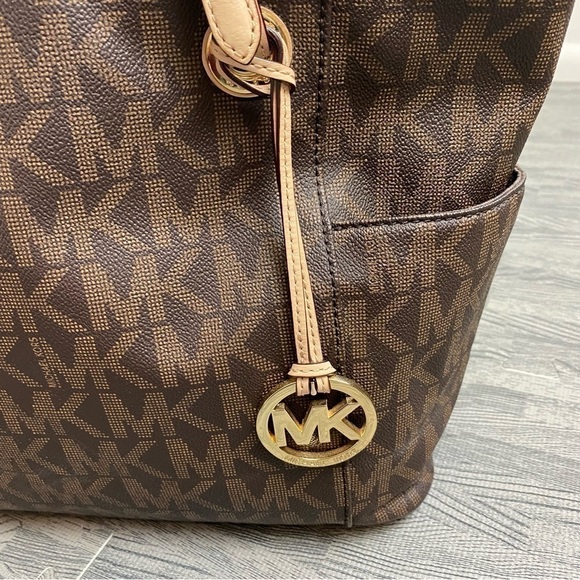 Michael Kors East West Jet Set Tote Signature Monogram Bag - Picture 14 of 17
